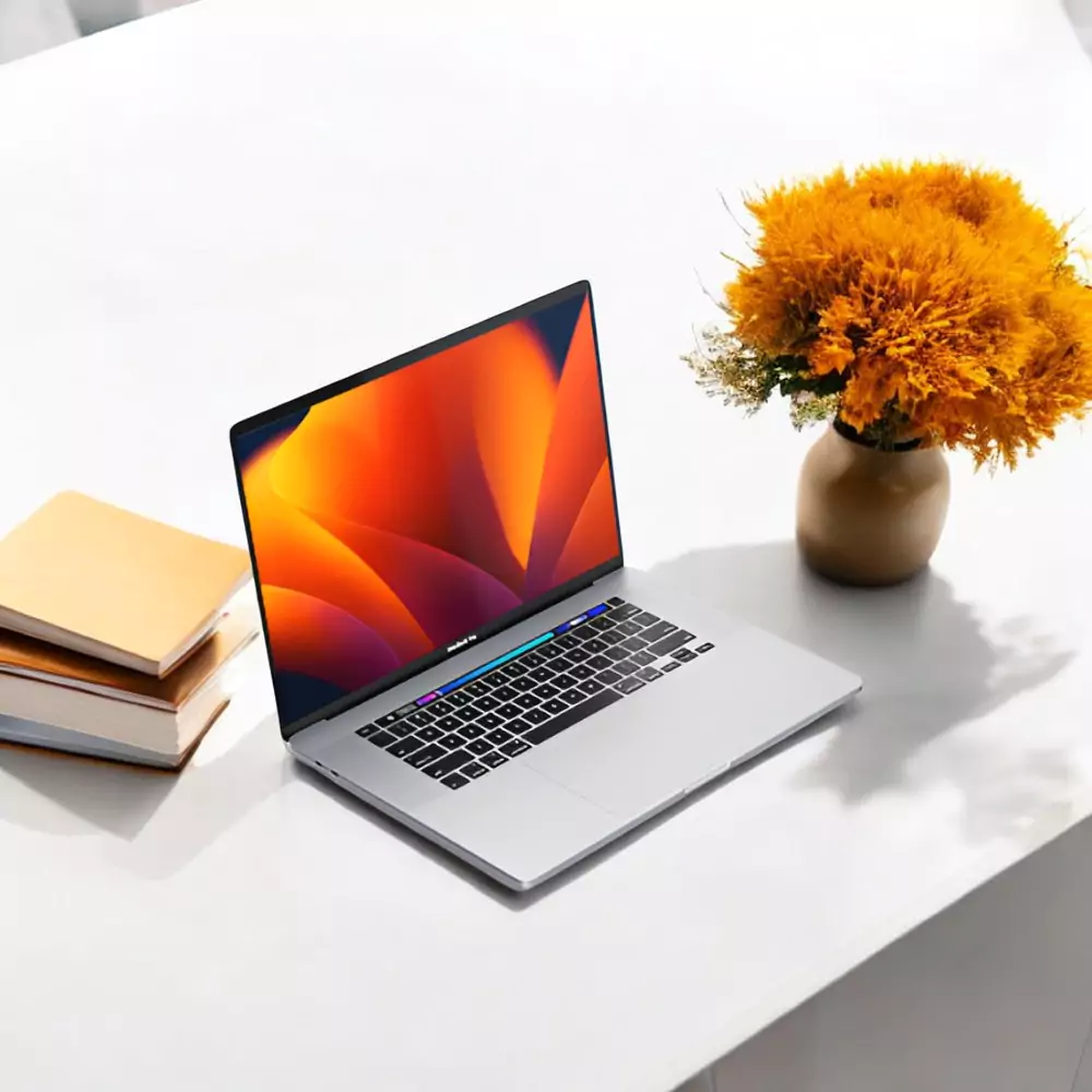 MacBook Pro 2019 - Intel Core i7/ 16 GB RAM/ 256 GB SSD/ MacOS / 4 GB Graphics/15.4" Screen with Touch Bar